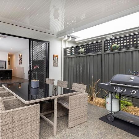 Luxury Home In Christies Beach With King Bed, Nbn, Netflix, 3Bed 2Bath Exterior foto