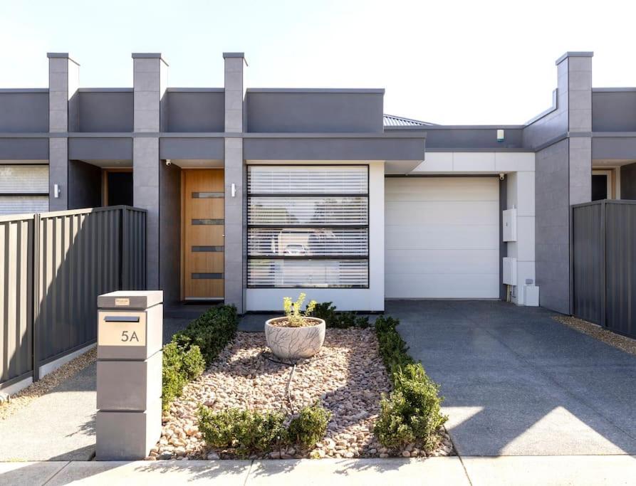 Luxury Home In Christies Beach With King Bed, Nbn, Netflix, 3Bed 2Bath Exterior foto